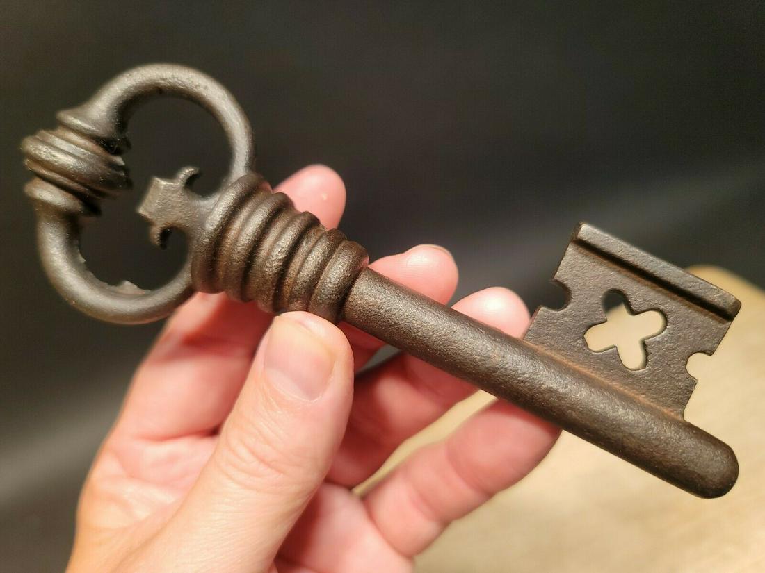 6 1/8" Antique Style Iron Large Skeleton Key (1 of 12)