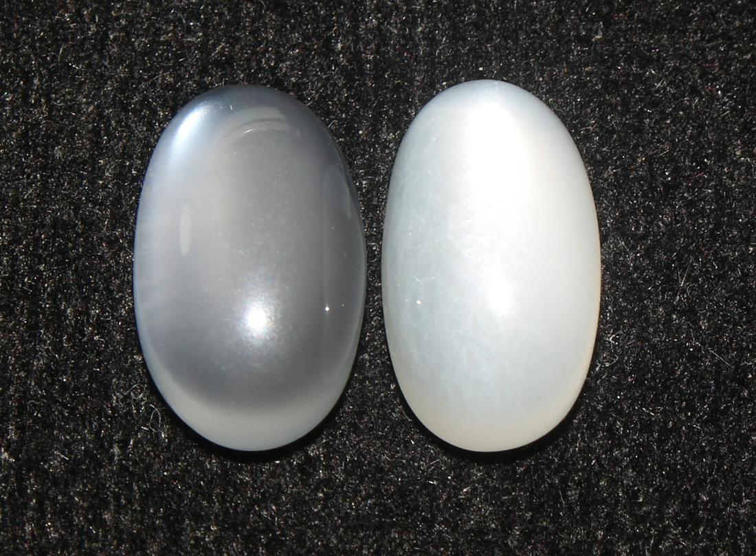 6.20 Cts Natural Moonstone Lot: No Reserve! Gemstone : Natural Moonstone Shape : Oval Cabochon Weight : 6.20 carats Measurements : 12.08x7.32x4.18 mm , 12.12x6.865.14 mm Color : White Number Of Stone : 2 Transparency : Transparent A