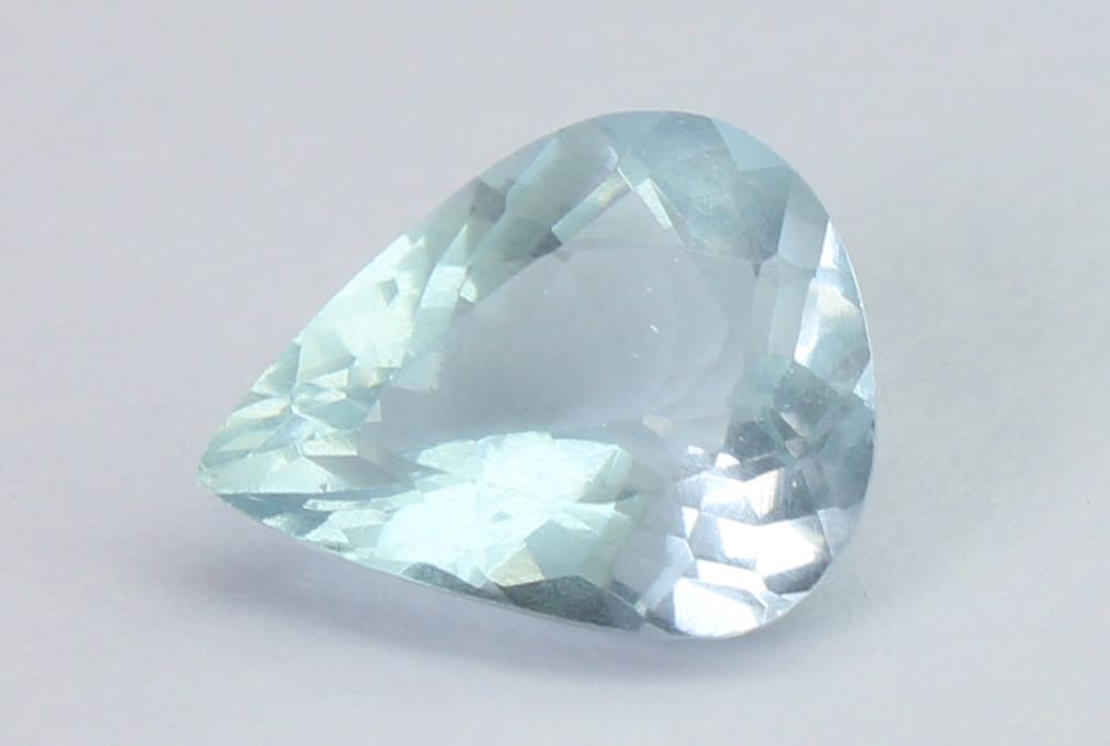 1.35 Cts Natural Aquamarine: No Reserve! Gemstone : Natural Aquamarine Origin : Australia Weight : 1.35 carats Dimensions : 9x7 mm Shape : Pear Cut Color : Blue Treatment : No Treatment Transparency : Transparent Clarity : No vis