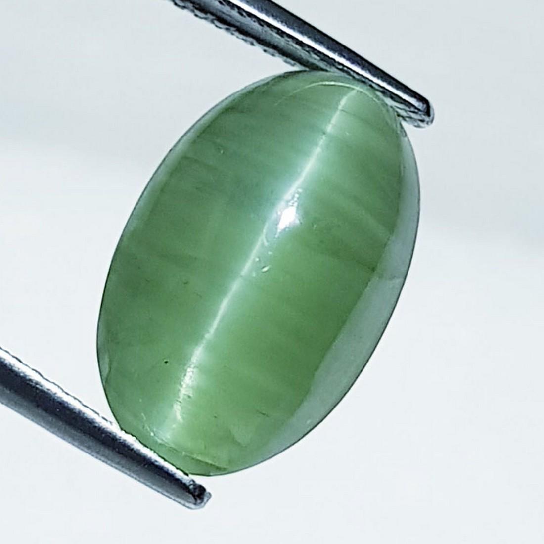 11.63 ctz" Rare Alexandrite Green" Natural Apatite Cat's Eye: No Reserve! Title: 11.63 ctz" Rare Alexandrite Green" Natural Apatite Cat's Eye Color/Clarity: Alex Green / Transparant Gemstones: Apatite Carat Weights: 11.63 Size/Dimensions: 16.30 x 11.50 x 7.70 Ad