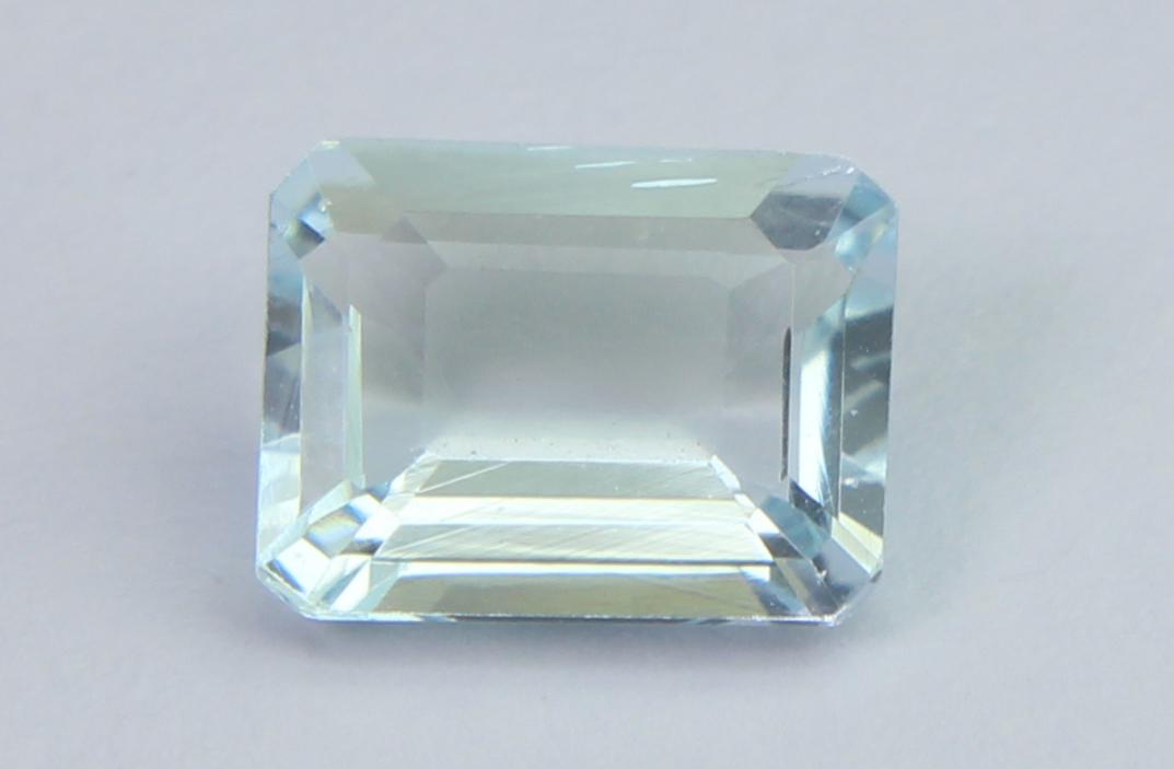 1.21 Cts Natural Aquamarine: No Reserve! Gemstone : Natural Aquamarine Origin : Australia Weight : 1.21 carats Dimensions : 8x6 mm Shape : Rectengular Cut Color : Blue Treatment : No Treatment Transparency : Transparent Clarity :
