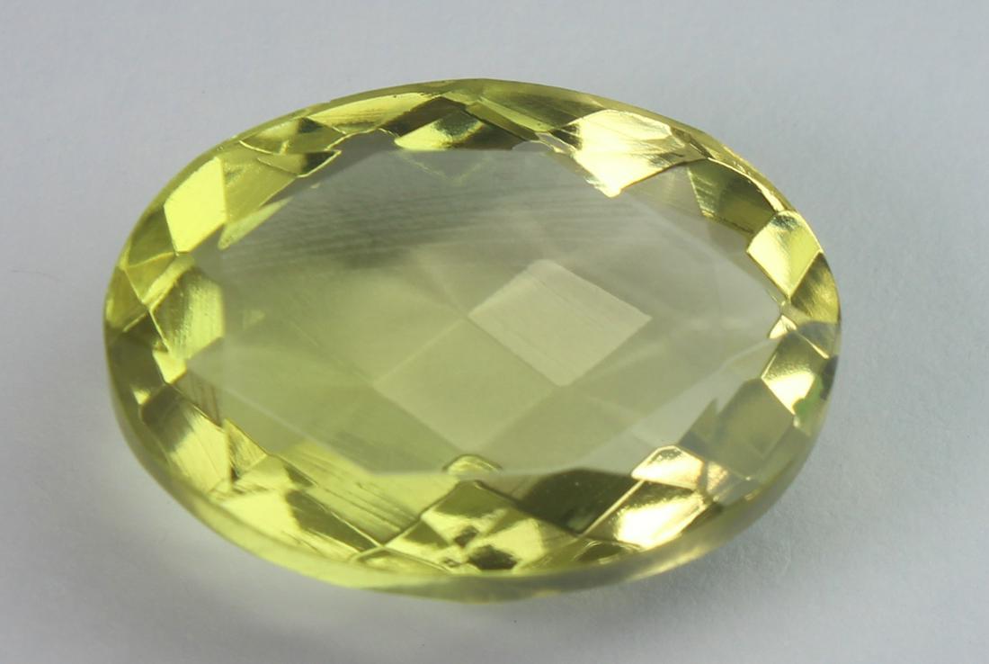 17.53 cts Natural Lemon Quartz: No Reserve! Gemstone: Natural Lemon Quartz Origin: Africa Weight : 17.53 carats Measurements : 20x15 mm Shape / Cut : Oval Cut Colour: Yellow Transparency: transparent Treatment : No Treatment Shippin
