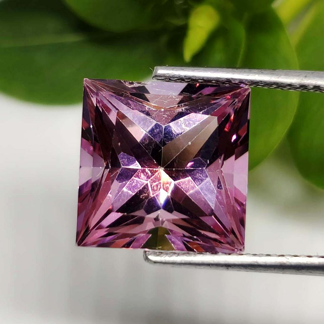 5.95 ct Top Grade Natural Pink Topaz: No Reserve! Title: 5.95 ct Top Grade Natural Pink Topaz Additional Information: Gemstones: Natural Pink Topaz Carat Weights: 5.95 ct Size/Dimensions: 10 X 10 mm Treatment: Coated Materials & Technique