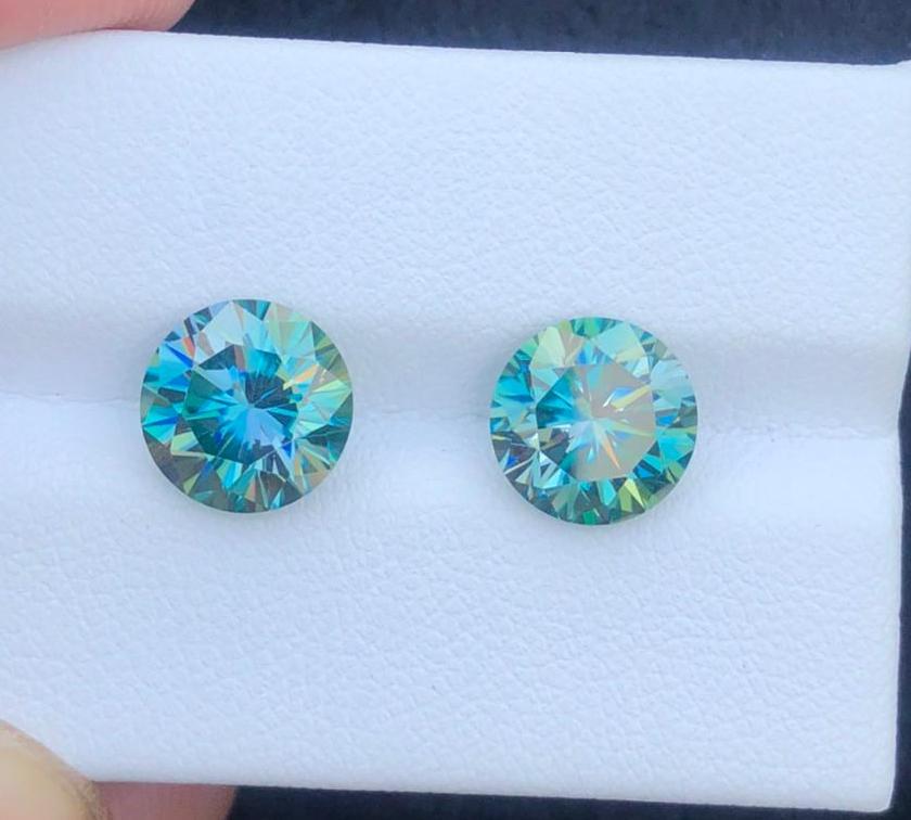 5.5 Carats Beautiful Pair Pieces Moissanite Gemstone: Title: 5.5 Carats Beautiful Pair Pieces Moissanite Gemstone Gemstones: Moissanite Carat Weights: 5.5 Carats Size/Dimensions: 8.8x8.8x5.5 MM Additional Information: Natural Reserve: $100.00 Shipping: