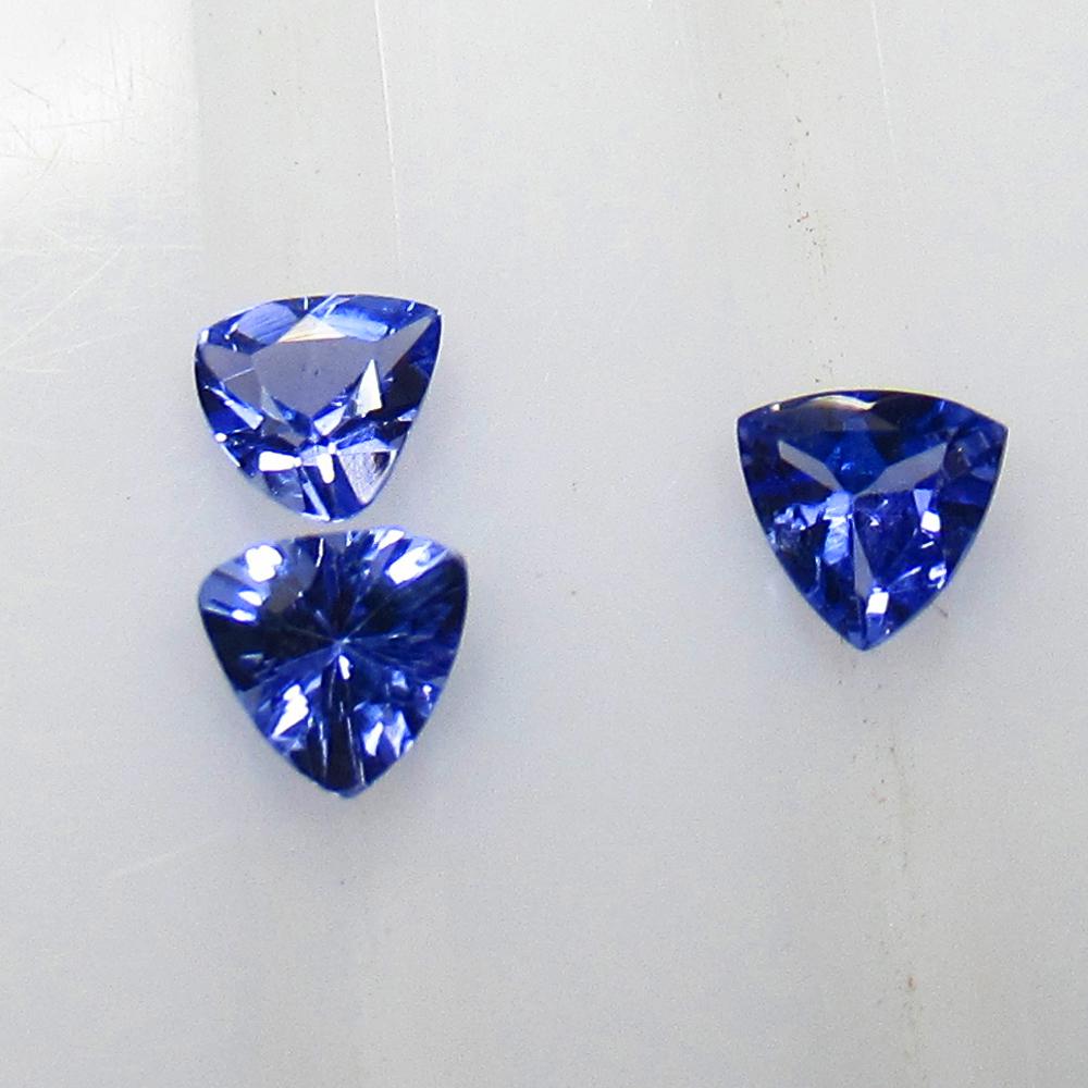 0.34 Ctw Natural 3 Tanzanite Trillion Set: No Reserve! Title: 0.34 Ctw Natural 3 Tanzanite Trillion Set Stone Clarity: VVS Gemstones: Natural Tanzanite Carat Weights: 0.34 Size/Dimensions: 3.30 x 3.00 x 2.30 mm / 3 Pc's Additional Information: