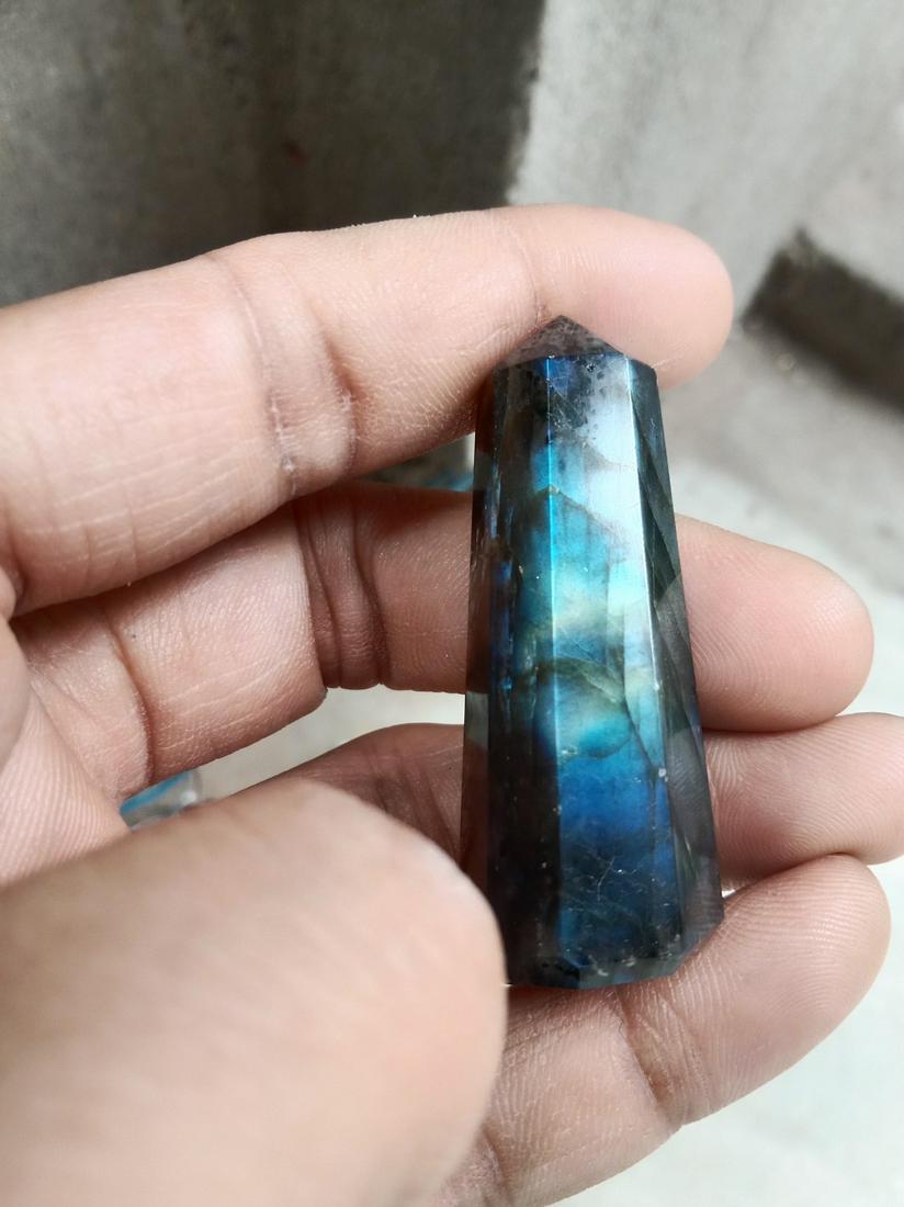 132 Carat Multi Color Labradorite Tower: No Reserve! Title: 132 Carat Multi Color Labradorite Tower Additional Information: ****Product Description******* Center Gemstone : labradorite Tower Gemstone Weight : 132 Carat Approx. Gemstone Shape
