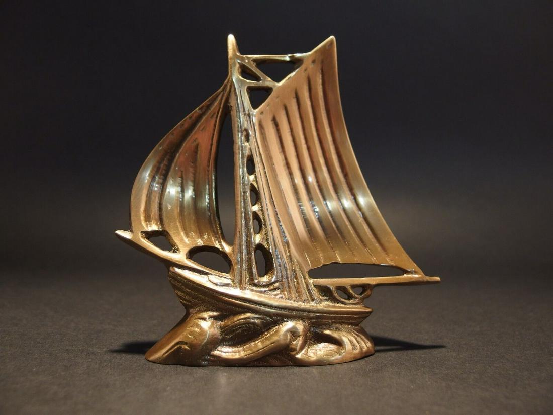 Brass Nautical Sloop Ship Boat Paperweight (1 of 5)