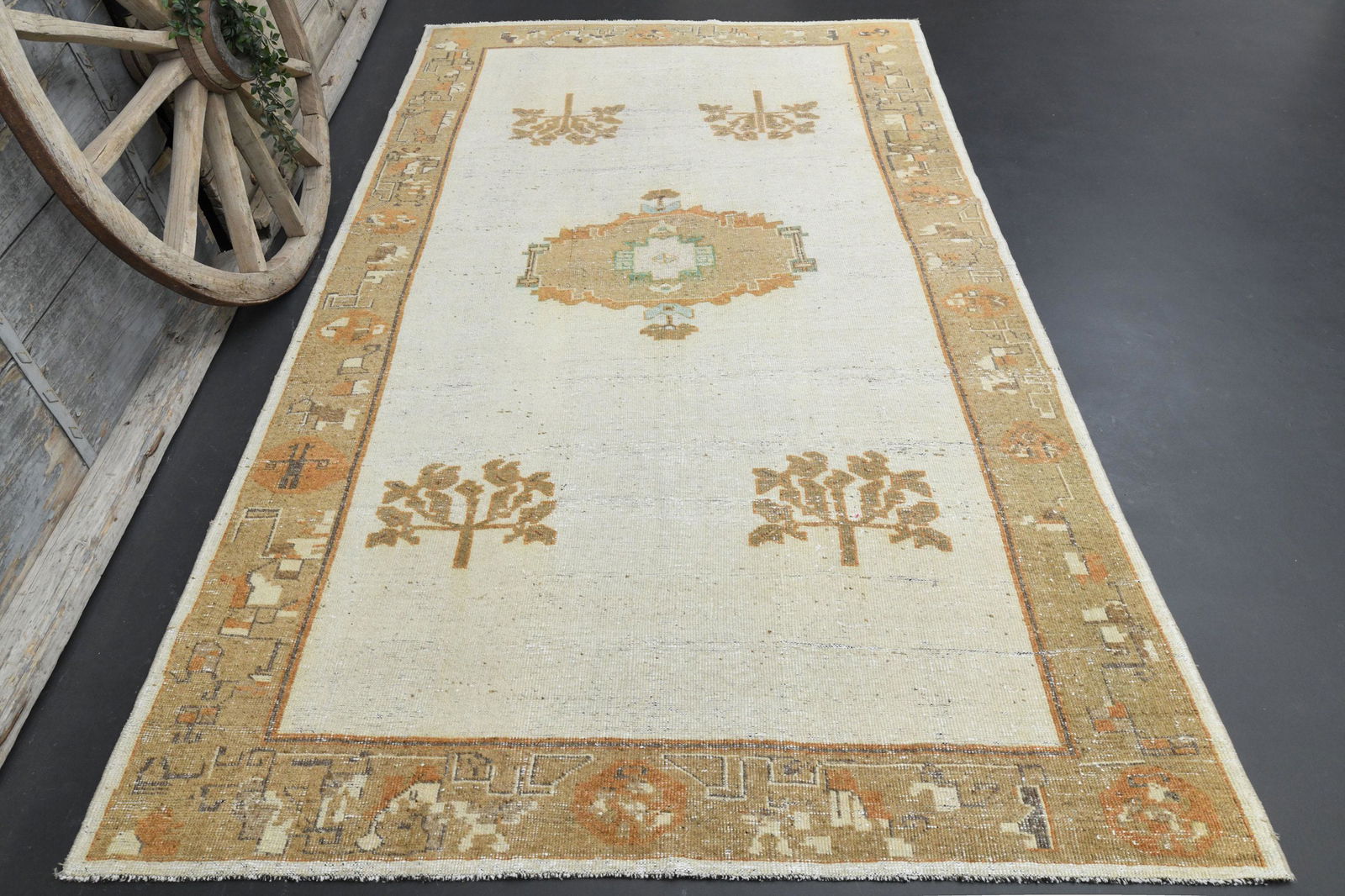 6'3x10'7 ft Turkish Vintage Antique Rug: Title: 6'3x10'7 ft Turkish Vintage Antique Rug Date/Period: 1960 - 1970 Origin: Turkey Dimension: 6.3x10.7 feet ▕ 327x191=625 cm2 Materials: Wool and Cotton Provenance: This Turkish one-of-a-kin