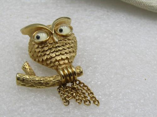 Vintage Avon Wise Guy Owl on Branch Brooch, 1970's (1 of 4)