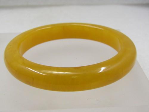 Vintage Yellow Bakelite Bangle Bracelet, 7.75" (1 of 7)