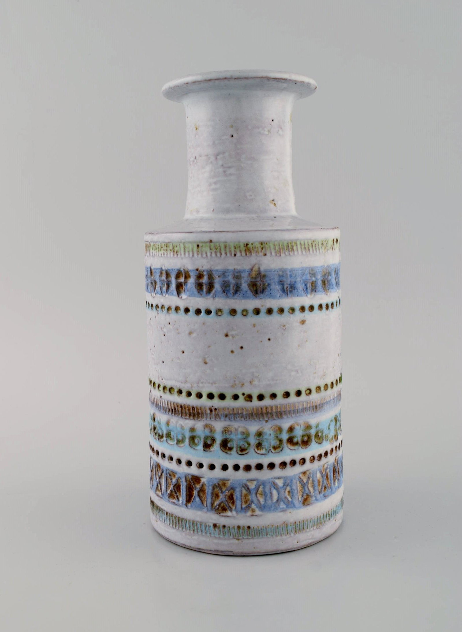 Upsala-Ekeby vase in glazed ceramics. Beautiful glaze in light blue shades. Striped design. Mid-20th: Upsala-Ekeby vase in glazed ceramics. Beautiful glaze in light blue shades. Striped design. Mid-20th century. Measures: 24.3 x 11.5 cm. In excellent condition. Reserve: $238.00 Shipping: Domestic: Shi