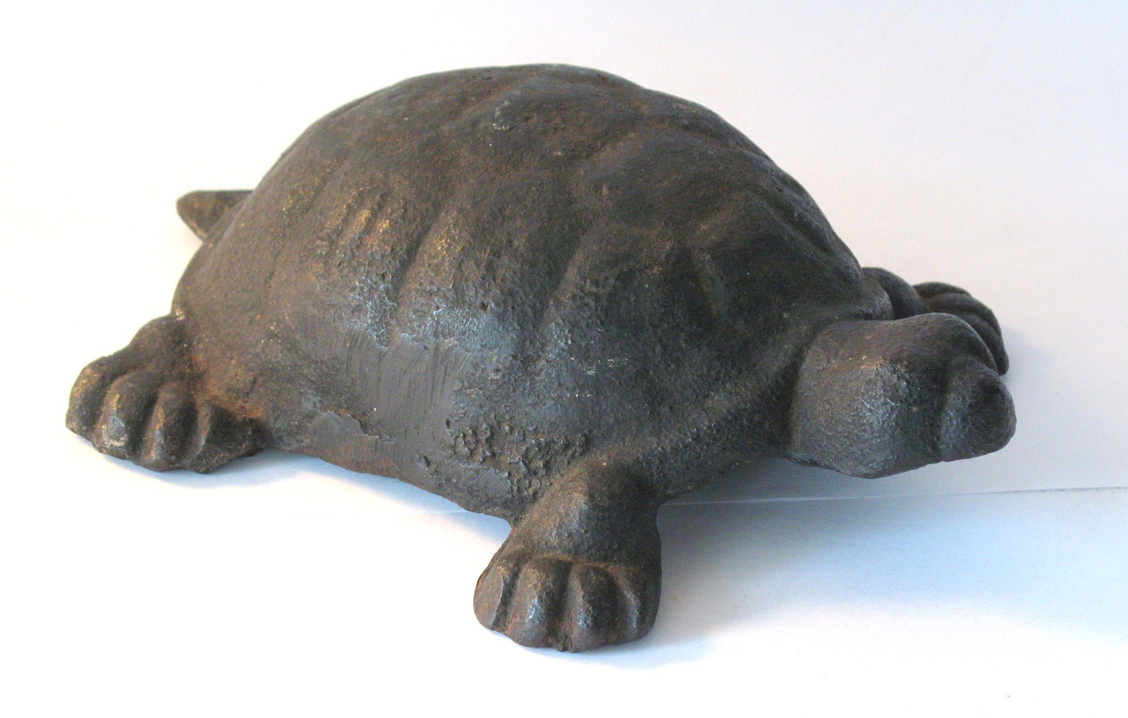 Vintage cast iron turtle doorstop. (1 of 2)