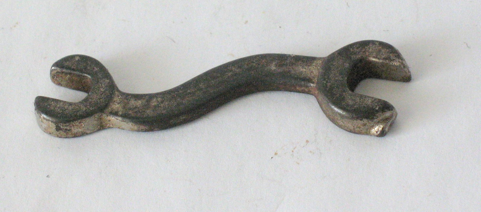Vintage cast iron wrench paper weight: Title: Vintage cast iron wrench paper weight Description: Nice vintage cast iron mechanics wrench paper weight in great original condition. Dimensions: 2 1/2” long Circa: 1930's Shipping: Domest
