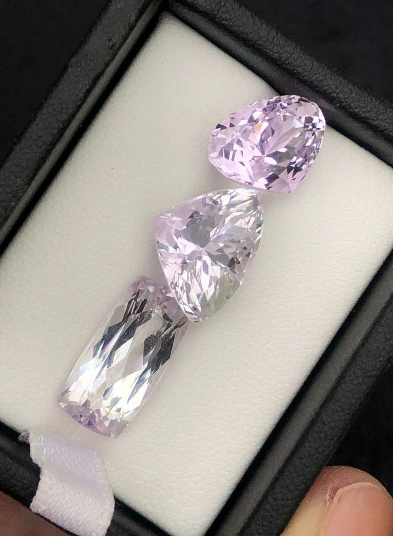 19.5 Carats Natural Pink Kunzite Gemstone (1 of 5)