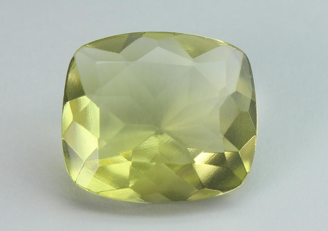 7.84 cts Natural Lemon Quartz: No Reserve! Title: 7.84 cts Natural Lemon Quartz Additional Information: Gemstone: Natural Lemon Quartz Origin: Africa Weight : 7.84 carats Measurements: 13.97x12.38x6.97 mm Shape / Cut : Rectengular 