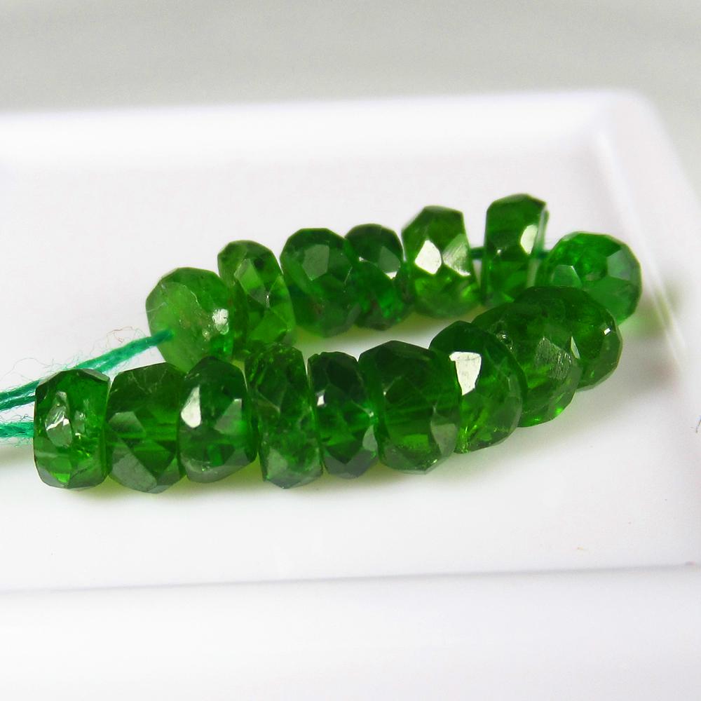 Natural Chrome Diopside Beads - 4.45 Ct: No Reserve! Title: Natural Chrome Diopside Beads - 4.45 Ct Origin: Russia Weight: 4.45 Size/Dimensions: 3.7 - 4.0 mm Additional Information: Pieces : 16 No's / Shape : Round Drilled Beads / Color : Gr