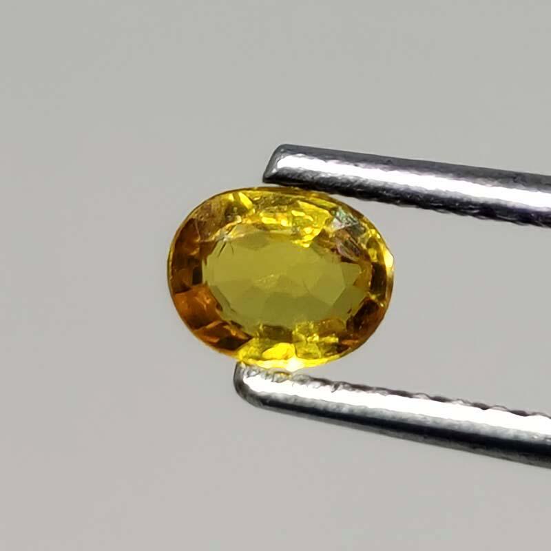 0.50 ct Natural Yellow Sapphire (1 of 2)