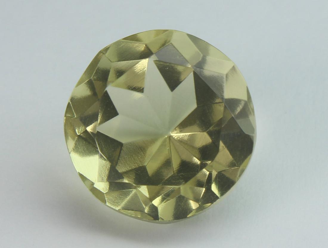 9.52 cts Natural Lemon Quartz: No Reserve! Title: 9.52 cts Natural Lemon Quartz Additional Information: Gemstone: Natural Lemon Quartz Origin: Africa Weight : 9.52 carats Measurements: 13.60-13.41x9.31 mm Shape / Cut : Round Cut Co