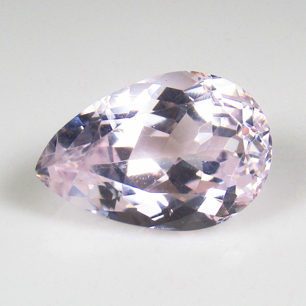Natural Pink Kunzite - 6.89 Ct: No Reserve! Title: Natural Pink Kunzite - 6.89 Ct Origin: Afghanistan Weight: 6.89 Size/Dimensions: 15.0 x 10.0 x 7.4 mm Additional Information: Pieces : 1 No's / Shape : Pear Cut / Color : Pink / Cla