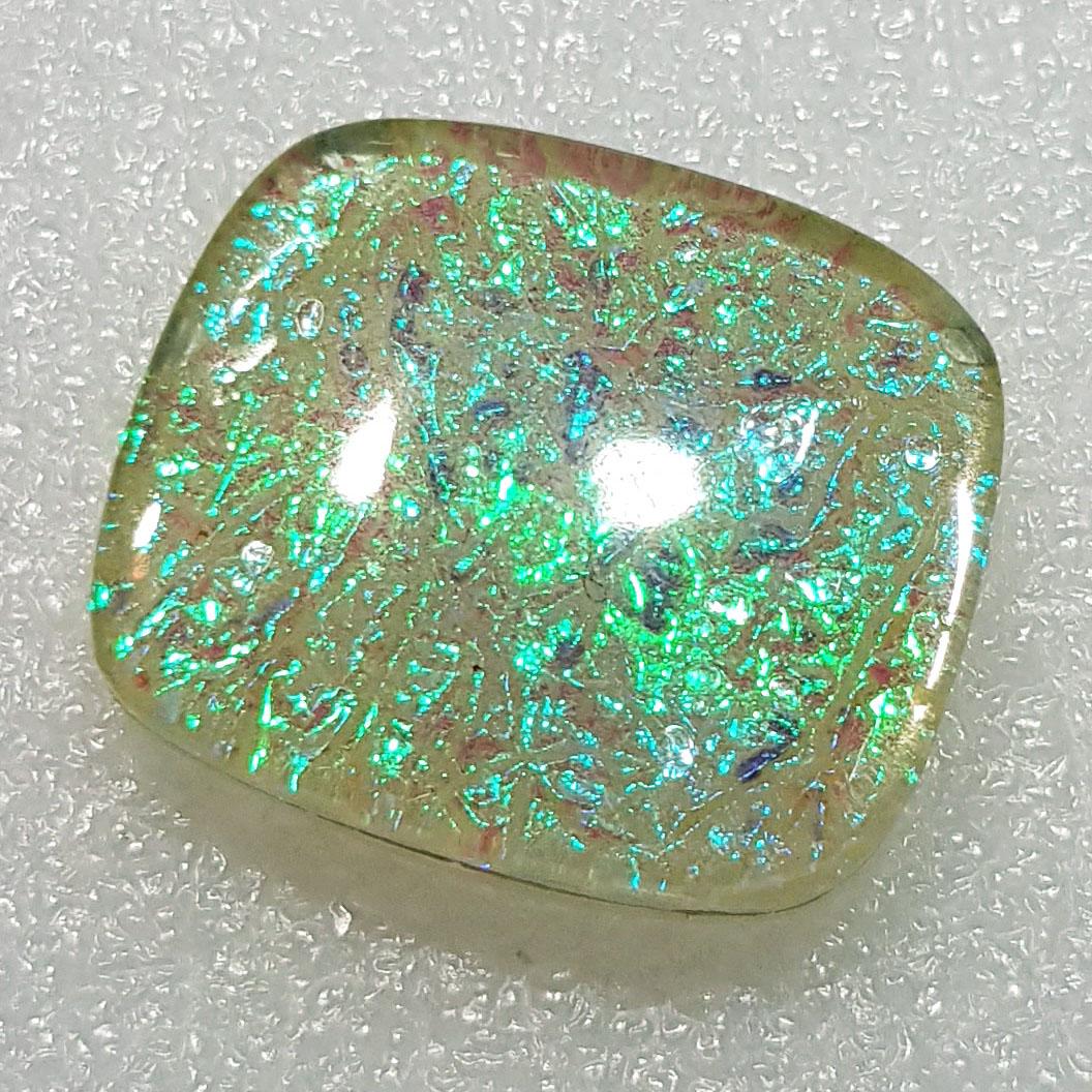 31.98 ctz Australian Doublet Opal: No Reserve! Title: 31.98 ctz Australian Doublet Opal Color/Clarity: Green / Trasparent Gemstones: Opal Doublet Carat Weights: 31.98 Size/Dimensions: 24.00 x 20.75 x 6.60 Additional Information: Cushio