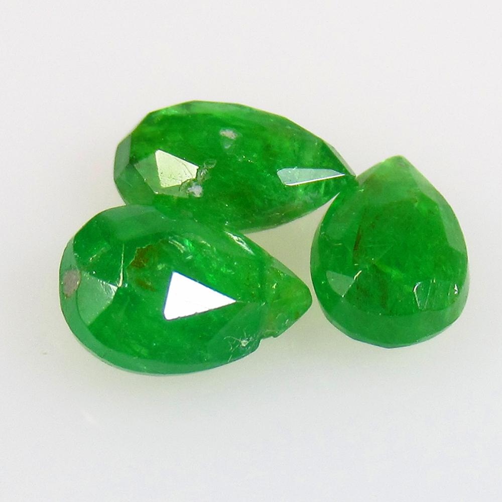 3.48 Ctw Natural 3 Drilled Green Tsavorite Pear Beads: No Reserve! Title: 3.48 Ctw Natural 3 Drilled Green Tsavorite Pear Beads Stone Clarity: Opaque Gemstones: Natural Tsavorite Beads Carat Weights: 3.48 Size/Dimensions: 7.6x5.2 - 8.0x5.1 mm / 3 Pc's Add