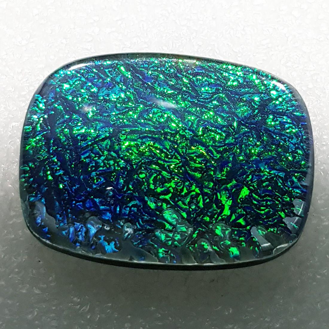 28.96 ctz Australian Doublet Opal: No Reserve! Title: 28.96 ctz Australian Doublet Opal Color/Clarity: Blue Green / Transparant Gemstones: Opal Doublet Carat Weights: 28.96 Size/Dimensions: 26.20 x 19.60 x 6.20 Additional Information: 