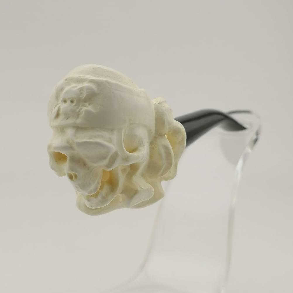 Pirate Skull,Hand carved Meerschaum Pipe: Title: Pirate Skull,Hand carved Meerschaum Pipe Materials: Meerschaum Dimension: 5.3 inch (13.5cm) Additional Information: Pirate Skull,Hand carved Meerschaum Pipe. Made in Turkey,Eskisehir by Meersch