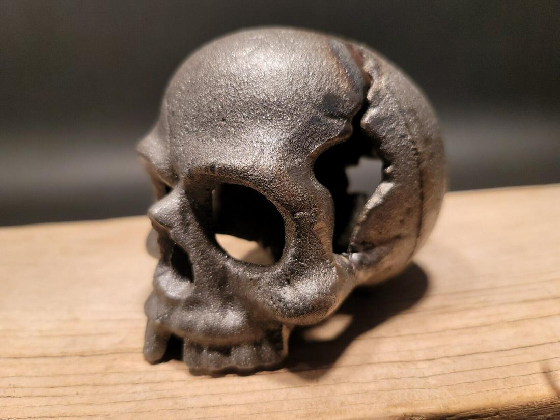 Cast & welded Iron Skull Paperweight Statue (1 of 12)