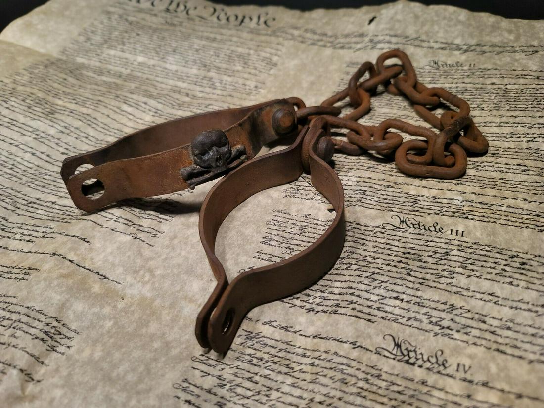 Wrought Iron Pirate w Cross Bones Handcuffs Shackles (1 of 12)