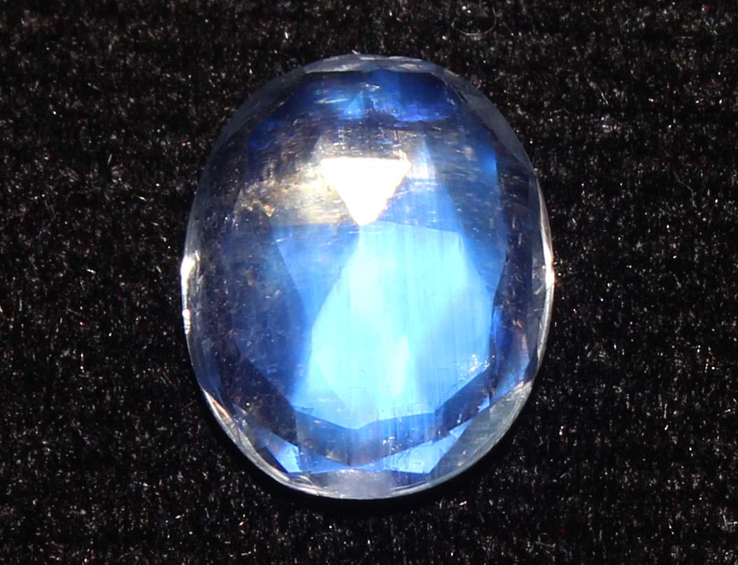 1.45 Cts Natural Rainbow Moonstone: No Reserve! Title: 1.45 Cts Natural Rainbow Moonstone Additional Information: Gemstone : Natural Rainbow Moonstone Shape and cut : Oval Cut Weight : 1.45 carats Measurements : 9x7 mm Color : Colorless
