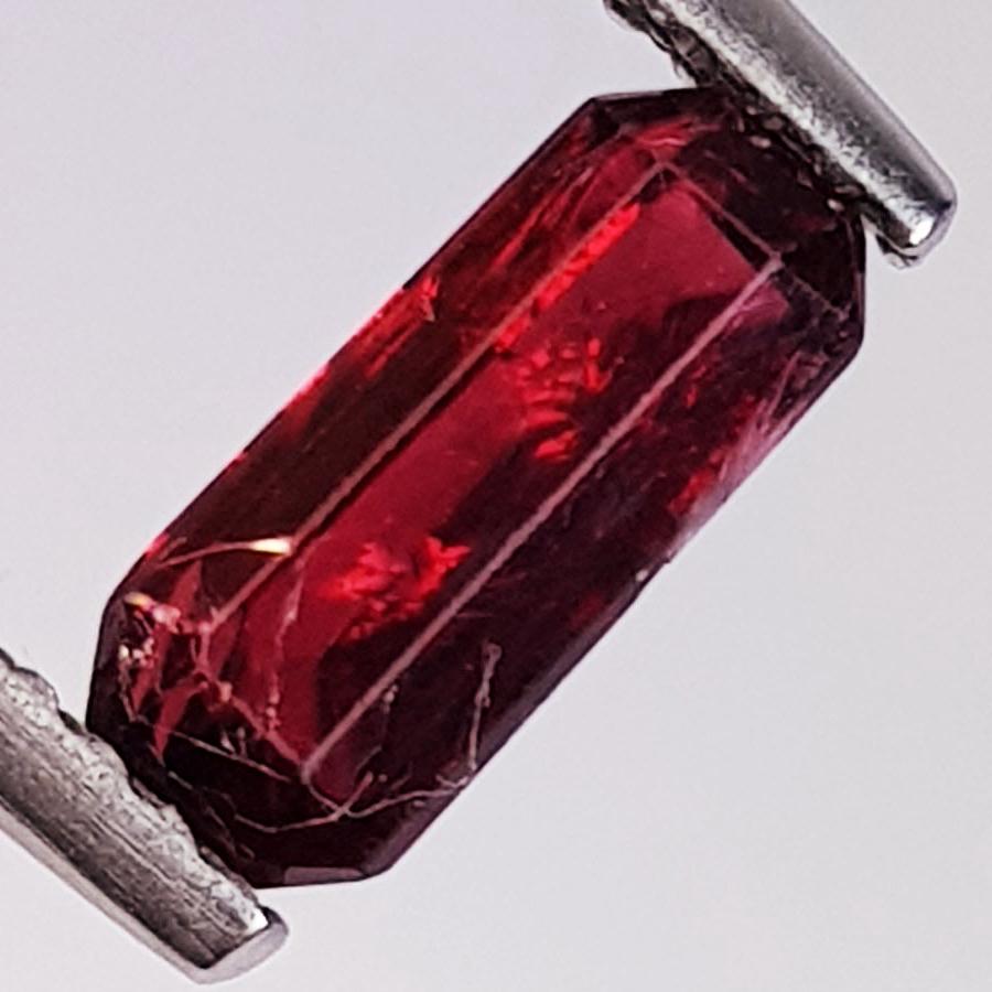 0.85 ctz " Stunning Collection' Natural Spinel: No Reserve! Title: 0.85 ctz " Stunning Collection' Natural Spinel Color/Clarity: Orange Red / VS Gemstones: Spinel Carat Weights: 0.85 Size/Dimensions: 8.50 x 3.60 x 2.80 Additional Information: Octag