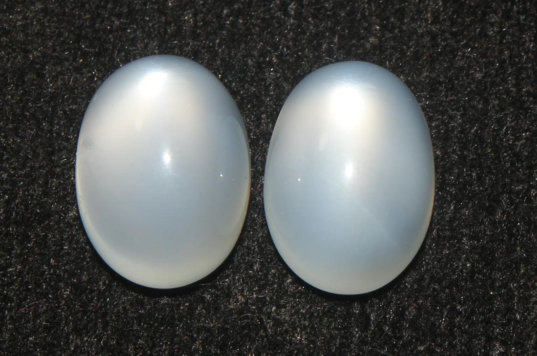 7.58 Cts Natural Moonstone Lot: No Reserve! Title: 7.58 Cts Natural Moonstone Lot Additional Information: Gemstone : Natural Moonstone Shape : Oval Cabochon Weight : 7.58 carats Measurements : 11x8 mm Color : White Number Of Stone :