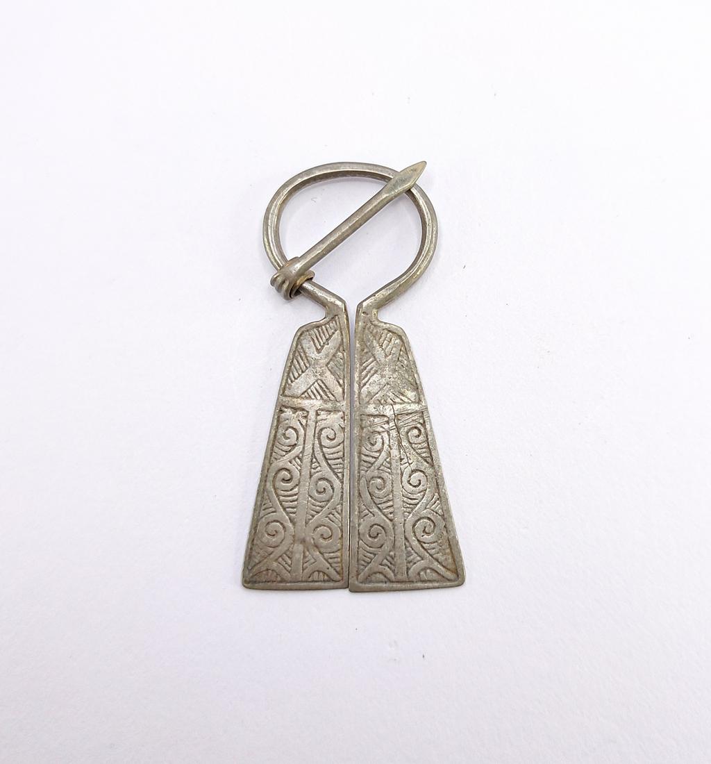 MEDIEVAL VIKING ERA SILVER PENNANULAR BROOCH (1 of 2)