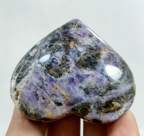 82 Gram Natural Fluorite Healing Heart: Title: 82 Gram Natural Fluorite Healing Heart Gemstone Type: Natural Weights: 82 Gram Size/Dimensions: 55x47x21 mm Origin: Pakistan Reserve: $30.00 Shipping: Domestic: Flat-rate of $15.00 to anywhere 
