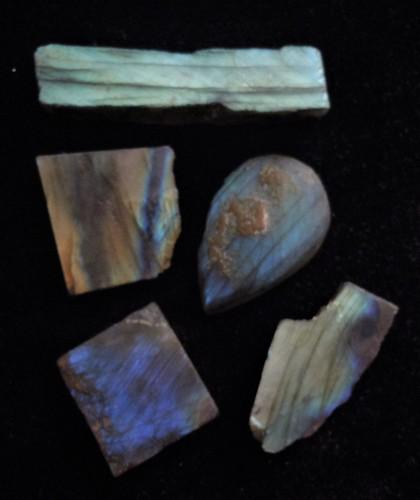 23.33 GRAM SET OF 5 IRIDESCENT LABRADORITE: Title: 23.33 GRAM SET OF 5 IRIDESCENT LABRADORITE Origin: Ampanihy, Atsimo Andrefana, Madagascar Size: 2-4 cm / 23.33 gram Description: set of 5 iridescent, multicolor and translucent labradorite Rese