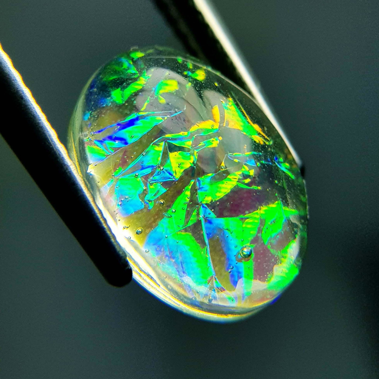 5.81 Ctz Australian Doublet Opal: No Reserve! Title: 5.81 Ctz Australian Doublet Opal Color/Clarity: Play Of Colors / Transparent Gemstones: Opal Doublet Carat Weight: 5.81 Size/Dimension: 13.90 x 10.10 x 5.50 Additional Information: 