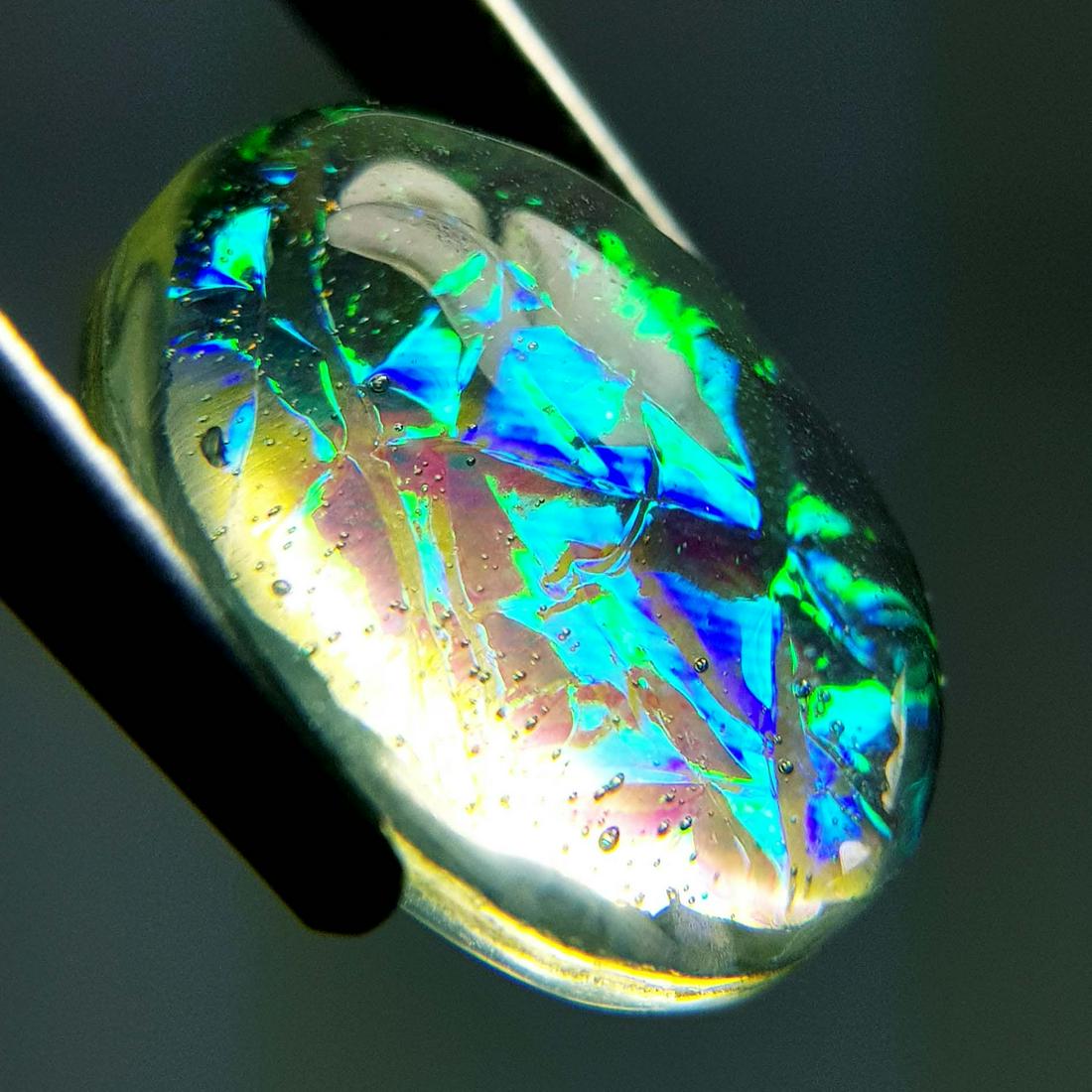 5.78 Ctz Australian Doublet Opal: No Reserve! Title: 5.78 Ctz Australian Doublet Opal Color/Clarity: Play Of Colors / Transparent Gemstones: Opal Doublet Carat Weight: 5.78 Size/Dimension: 13.80 x 10.10 x 5.50 Additional Information: 