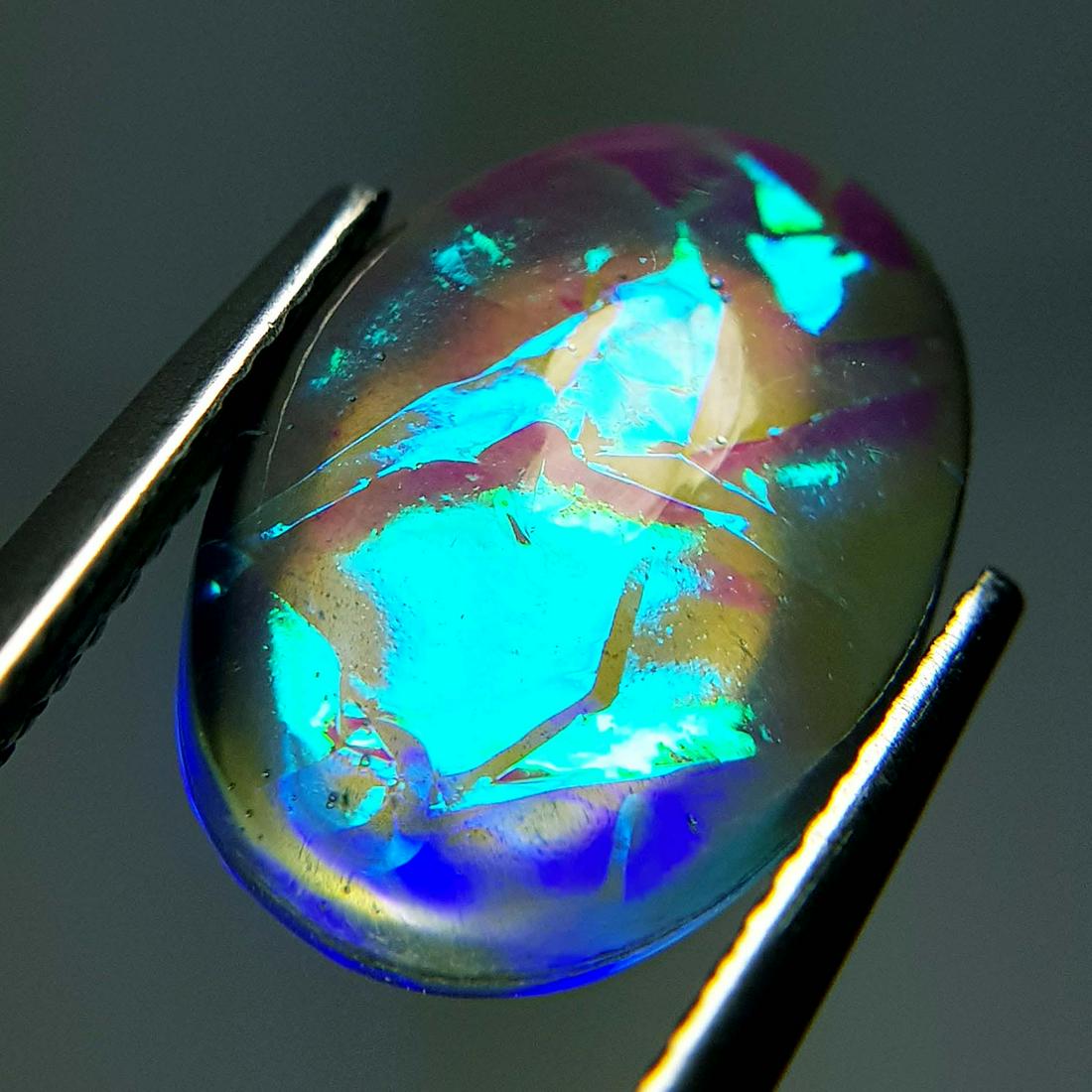 5.90 Ctz Australian Doublet Opal: No Reserve! Title: 5.90 Ctz Australian Doublet Opal Color/Clarity: Play Of Colors / Transparent Gemstones: Opal Doublet Carat Weight: 5.9 Size/Dimension: 14.10 x 10.40 x 5.30 Additional Information: O