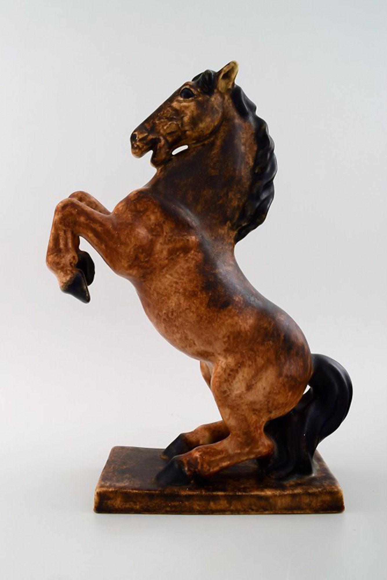 Michael Andersen: rearing horse in ceramics, in different shades of brown.: Michael Andersen: rearing horse in ceramics, in different shades of brown. Mid century modern. Measures 30 x 22 cm. In perfect condition. Stamped. Reserve: $259.00 Shipping: Domestic: Shipping rates a