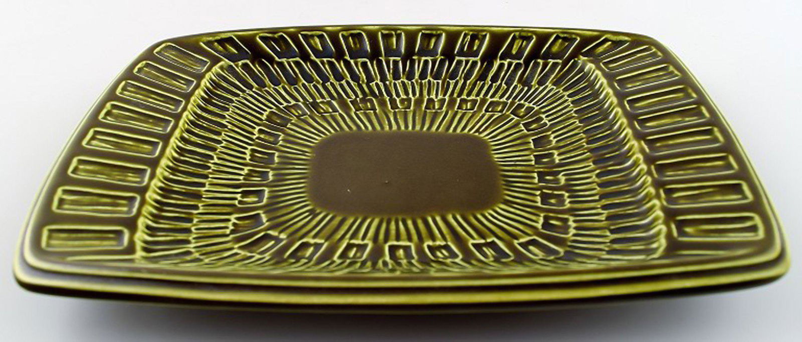 Ceramic dish. Upsala-Ekeby. Sweden.: Ceramic dish. Upsala-Ekeby. Sweden, 1960s. Marked. In perfect condition. Measures 22 x 15 cm. Reserve: $60.00 Shipping: Domestic: Shipping rates are determined by destination International: Foreign sh