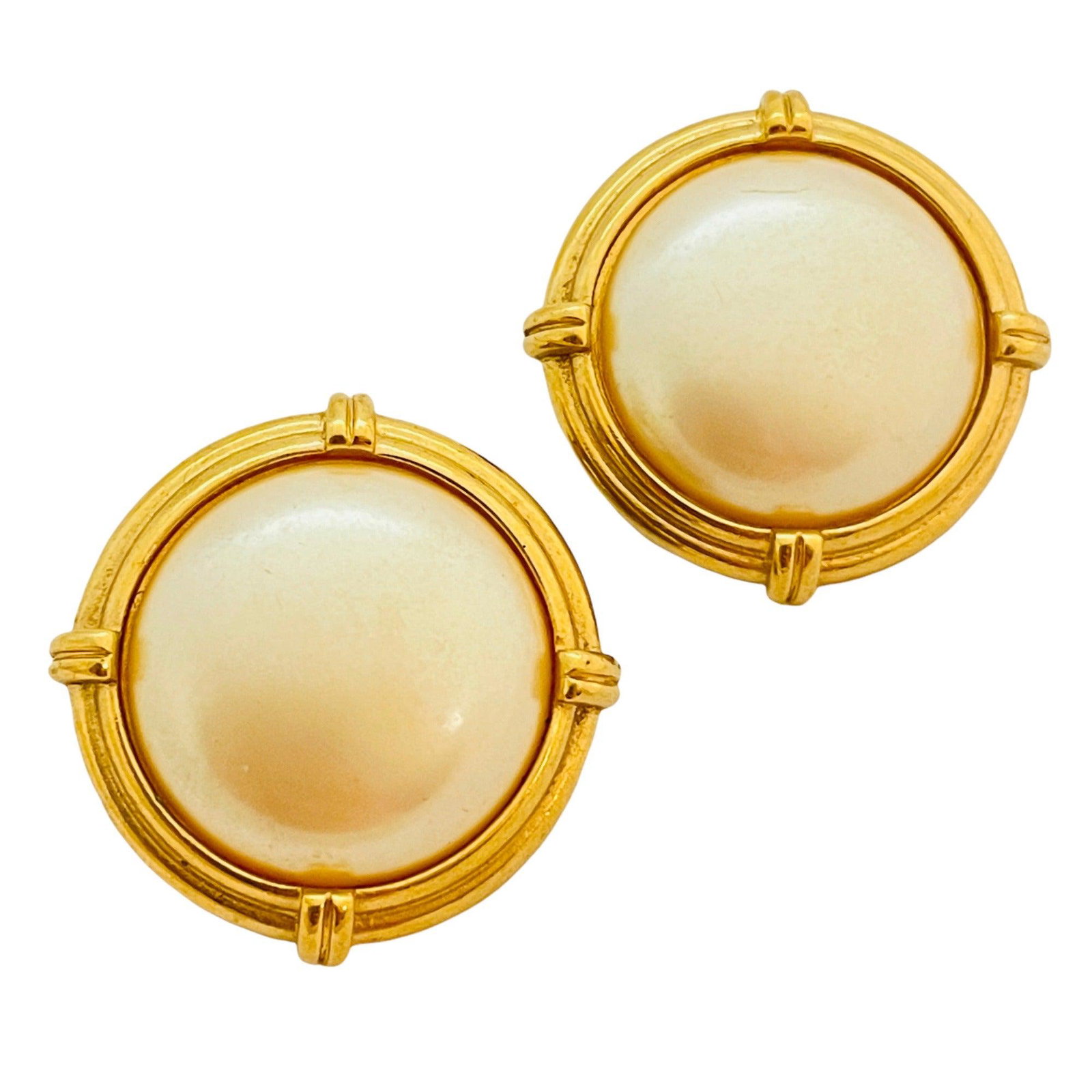 Vintage MONET gold pearl designer runway clip on earrings: Title: Vintage MONET gold pearl designer runway clip on earrings Description: DETAILS • signed MONET • gold tone with pearls • vintage designer runway earrings MEASUREMENTS • 1