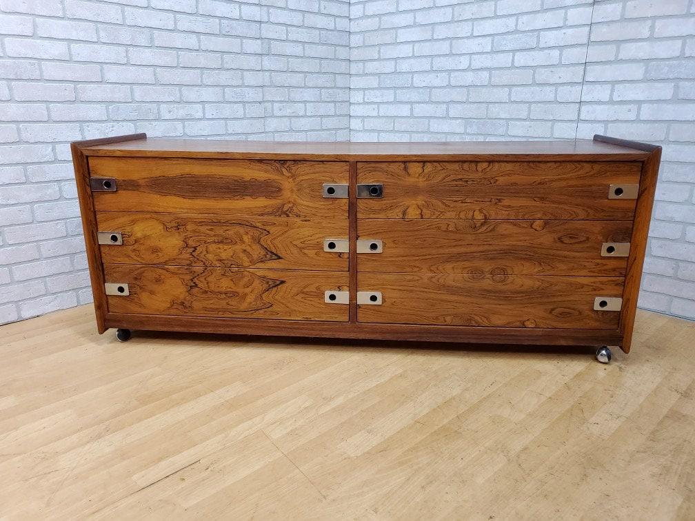 Mid Century Modern Arne Vodder Style Rosewood Lowboy 6 Drawer Dresser: Vintage from the 1970s Materials: metal, wood, steel, rosewood Description Vintage Mid Century Modern Arne Vodder Style Rosewood Lowboy 6 Drawer Dresser Arne Vodder Style Brazilian rosewood low dresse