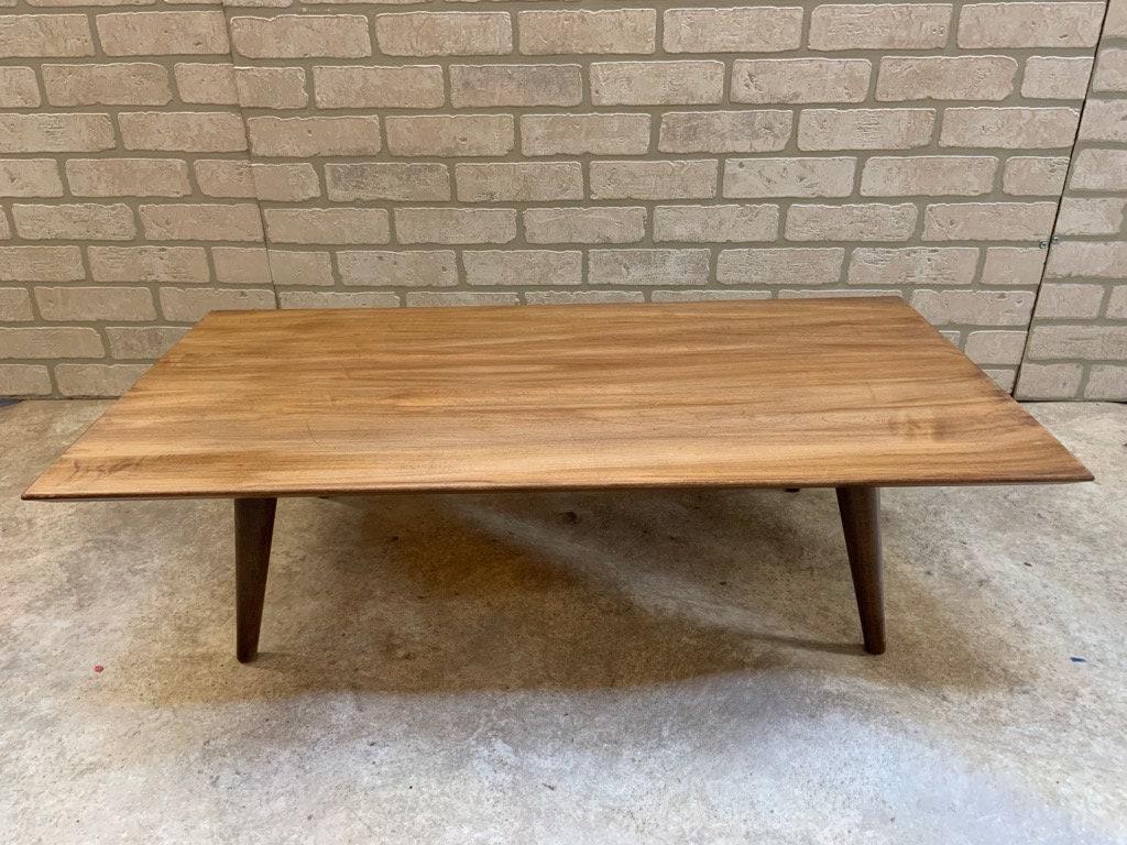 Mid Century Modern Paul McCobb for Planner Group Low Maple Coffee Table: Vintage from the 1970s Materials: wood, maple Description Mid Century Modern Paul McCobb for Planner Group Low Maple Coffee Table This beautiful vintage modern coffee table features a rectangular top