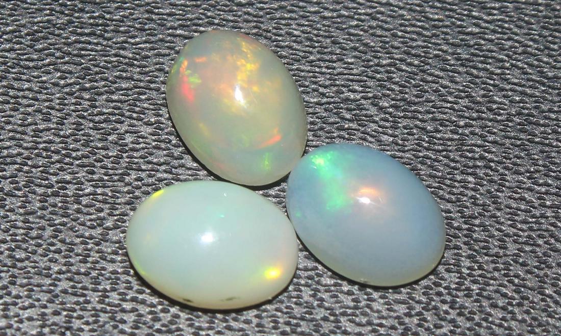 1.30 Cts Natural Ethiopian Opal Set (1 of 2)