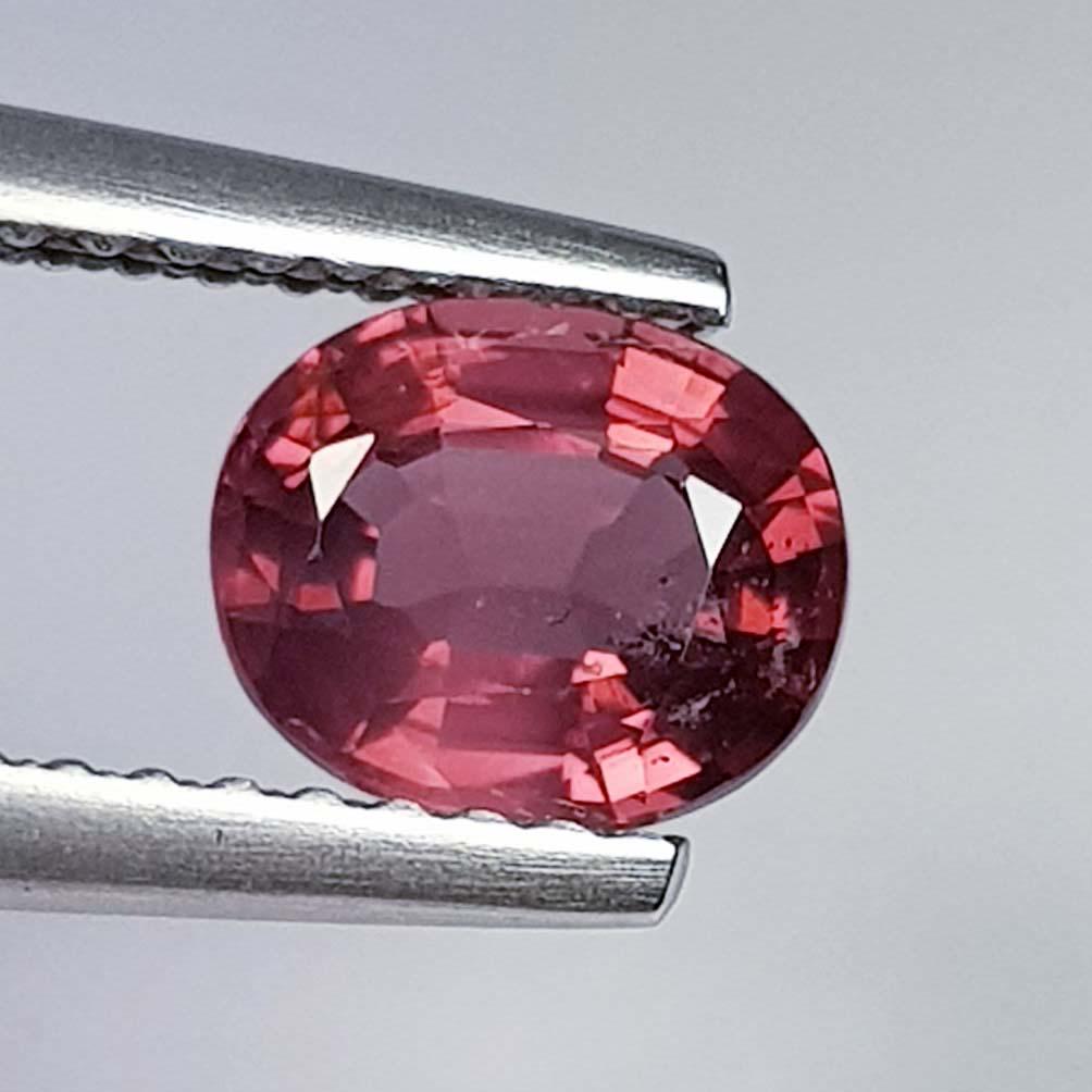 1.09 Ctz Top Grade Natural Spinel: No Reserve! Title: 1.09 Ctz Top Grade Natural Spinel Color/Clarity: Orange / VVS Gemstones: Spinel Carat Weights: 1.09 Size/Dimensions: 6.70 x 5.50 x 3.50 Additional Information: Oval / Burma Shipping