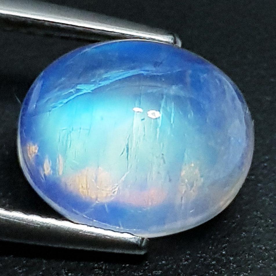 6.30 Ctz Natural Royal Blue MOONSTONE: No Reserve! Title: 6.30 Ctz Natural Royal Blue MOONSTONE Color/Clarity: Royal Blue / Transparant Gemstones: Moonstone Carat Weights: 6.3 Size/Dimensions: 12.00 x 10.00 x 7.00 Additional Information: O