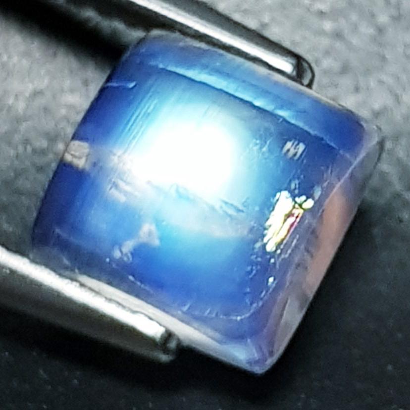 3.09 ctz " Lovely Collection" Natural Royal Blue Moonstone: No Reserve! Title: 3.09 ctz " Lovely Collection" Natural Royal Blue Moonstone Color/Clarity: Royal Blue / Transparant Gemstones: Moonstone Carat Weights: 3.09 Size/Dimensions: 8.00 x 8.00 x 5.10 Addit