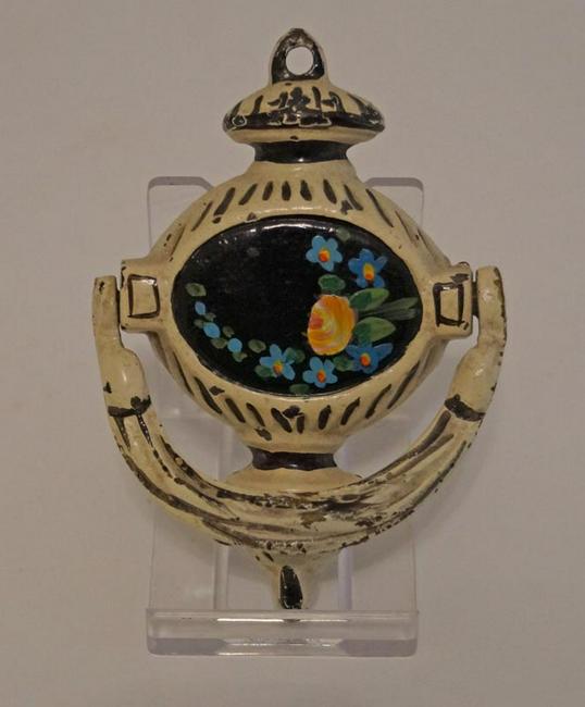 Medallion w/ Flower Cast Iron Hubley Doorknocker (1 of 3)