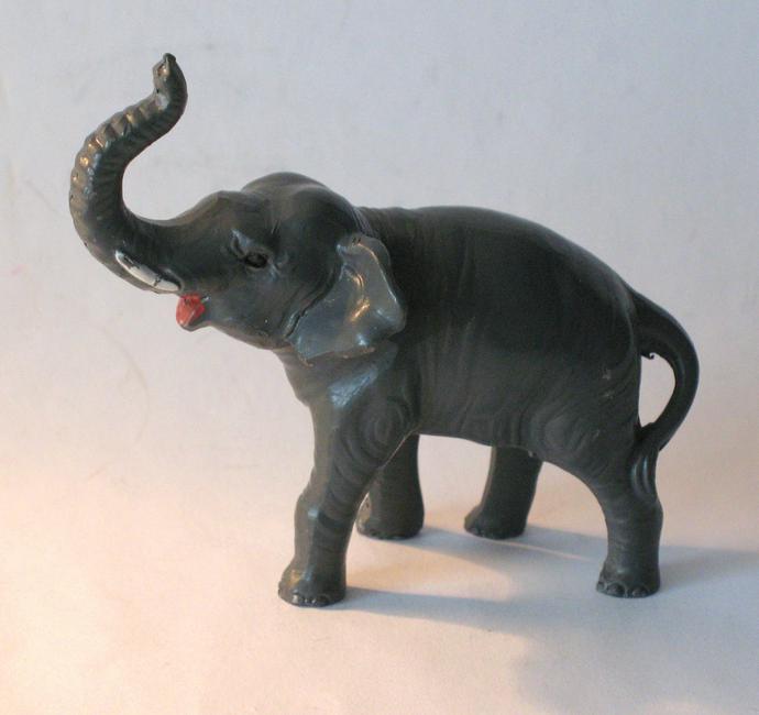 Vintage cast iron elephant paper weight. (1 of 3)