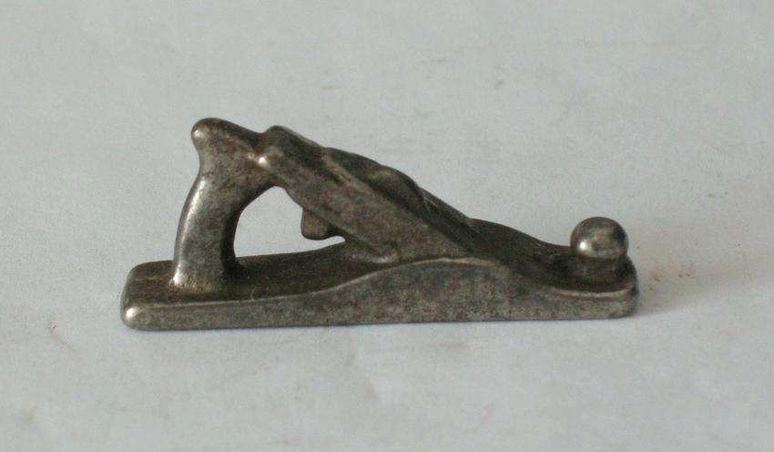 Vintage cast iron carpenter's plane paper weight. (1 of 4)